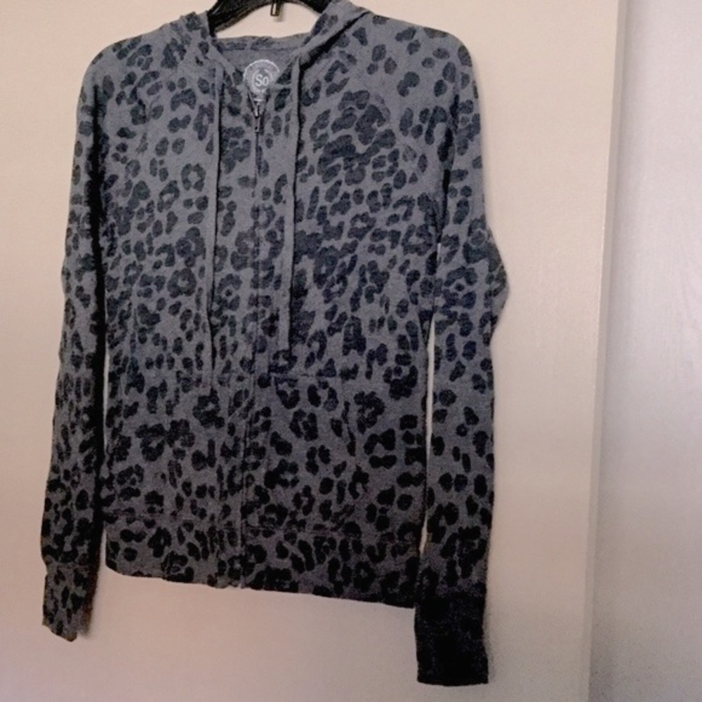 SO lightweight  hooded jacket
